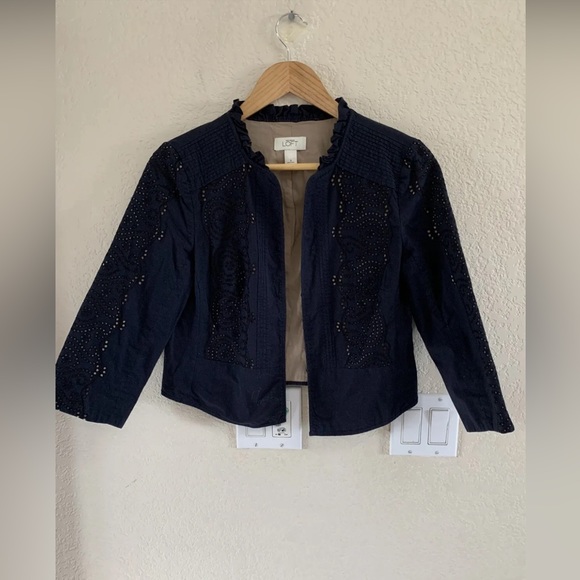 LOFT Jackets & Blazers - Loft cropped jacket size 6